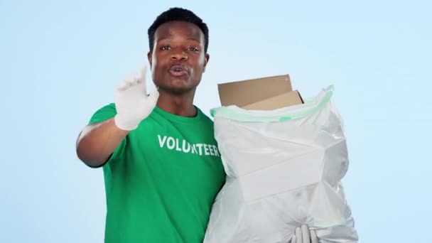 Schwarzer Mann Freiwilliger Und Müll Für Abfall Grün Und Aktivismus — Stockvideo