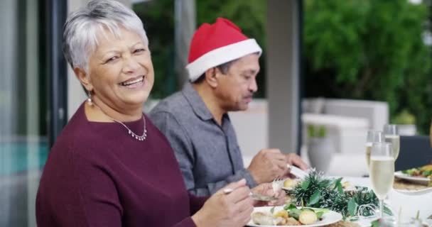 Πρόσωπο Παππούδες Και Χριστουγεννιάτικο Γεύμα Γιορτή Ευτυχία Και Χαμόγελο Ένα — Αρχείο Βίντεο