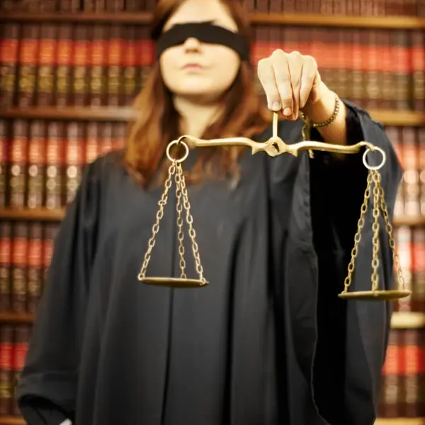Δεμένα Μάτια Δικηγόρος Και Κλείσιμο Κλίμακας Για Δικαιοσύνη Δικαστική Απόφαση — Φωτογραφία Αρχείου