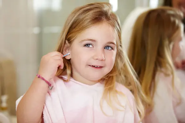 Péče Hygiena Dětské Čištění Uší Ušní Bubínky Domácí Koupelně Pro — Stock fotografie