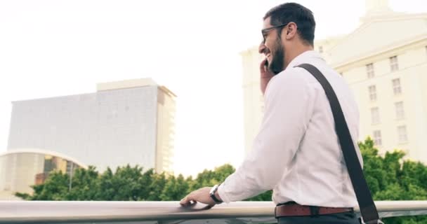 Telefon Görüşmesi Gülümseme Adamı Şehir Temsilcisi Profesyonel Mimar Cep Telefonu — Stok video