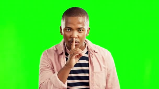 Retrato Mano Hombre Negro Para Escuchar Secreto Pantalla Verde Estudio — Vídeo de stock