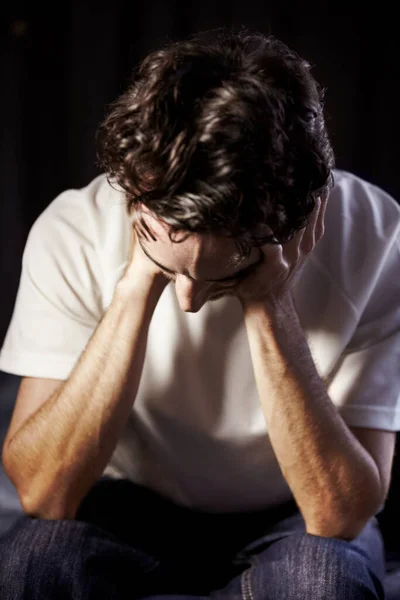Mann Kopfschmerzen Und Depressionen Psychische Gesundheit Und Gehirnnebel Massage Tempel — Stockfoto