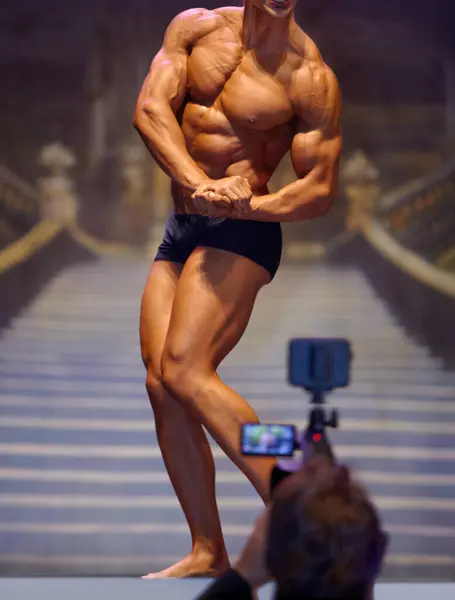 Photo Man Flex Bodybuilder Competition Fitness Professional Beauty Pageant Sports — Stock Photo, Image