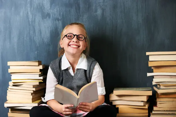 Girl Chalkboard Child Reading Book Education Language Learning Knowledge Classroom — Stock Photo, Image