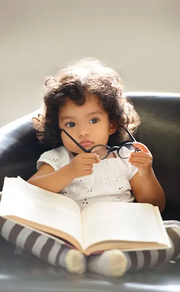 Maluch Okulary Lub Książka Czytać Zabawy Edukacji Uczenia Się Lub — Zdjęcie stockowe