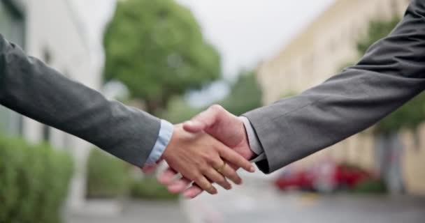 Miasto Biznes Mężczyźni Uściskiem Dłoni Zbliżenie Oferta Partnerstwa Witamy Dziękujemy — Wideo stockowe