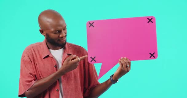 Pointing Speech Bubble Opinion Face Black Man Studio Wrong Failure — Stock Video