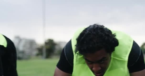 Sportovní Rugby Trénink Trenér Stopkami Hřišti Zahřát Cvičení Pro Praxi — Stock video