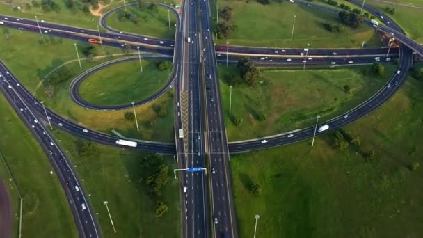 Viaje Por Carretera Dron Tráfico Coches Rápidos Con Recorrido Carretera — Vídeo de stock
