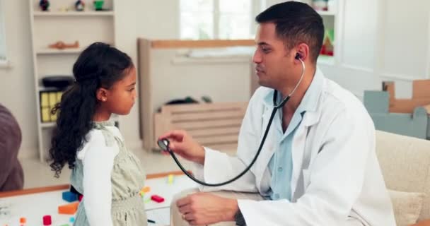 Atención Médica Médico Niña Una Consulta Niño Chequeo Con Diagnóstico — Vídeos de Stock