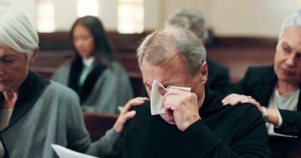 Triste Funeral Velho Chorando Igreja Por Deus Espírito Santo Religião — Vídeo de Stock