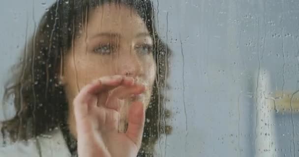 Donna Affari Faccia Pioggia Sulla Finestra Depressione Ansia Dolore Ufficio — Video Stock