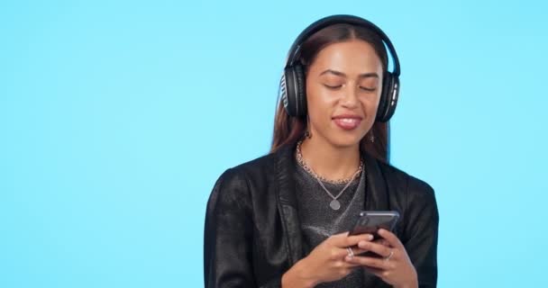 Headphone Streaming Indian Girl Phone Listening Blue Studio Radio App — Stock Video