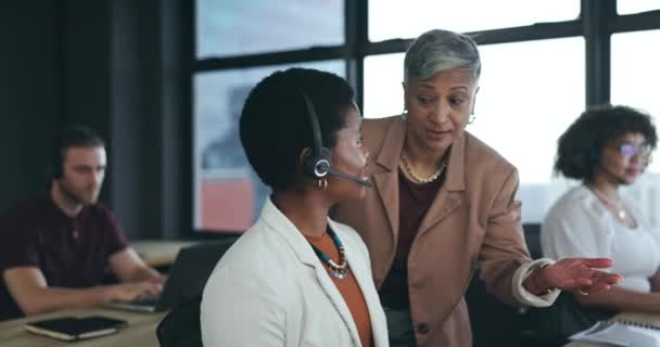 Call Center Consulting Training Met Zwarte Vrouw Het Kantoor Voor — Stockvideo