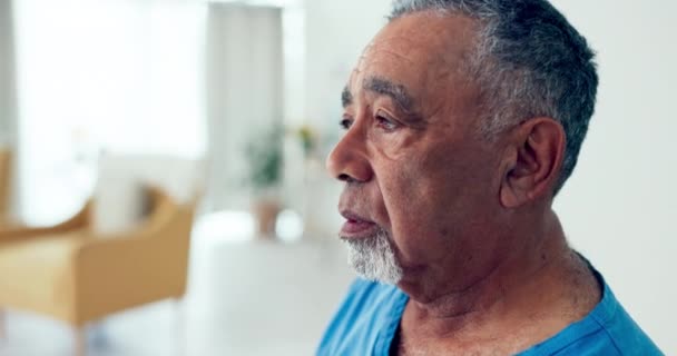 Stress Denken Und Alter Mann Mit Depressionen Traurig Und Ruhestand — Stockvideo