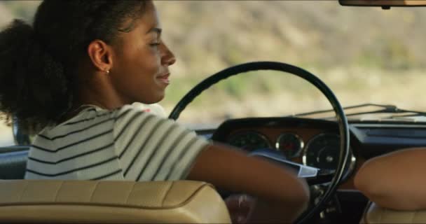 Road Trip Femme Noire Visage Sourire Avec Liberté Aventure Voyage — Video