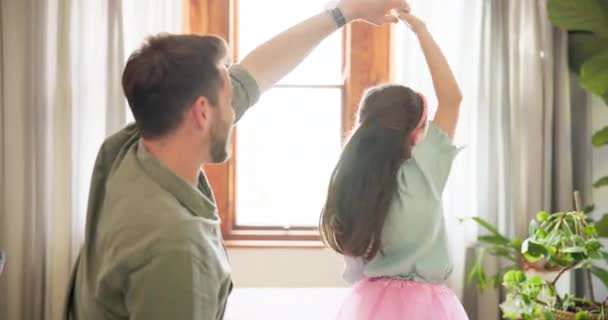 Dans Ballet Vader Met Dochter Woonkamer Voor Feest Plezier Energie — Stockvideo