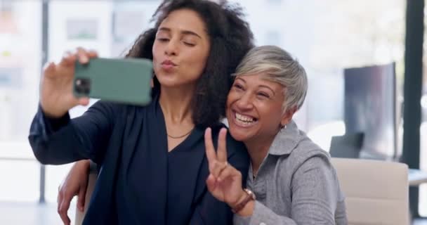 Selfie Kantor Wajah Wanita Senior Dan Tim Bahagia Berpose Untuk — Stok Video