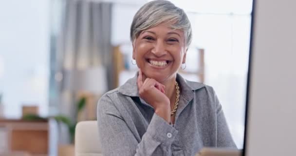 Glad Ansigt Senior Business Kvinde Menneskelige Ressourcer Direktør Med Smil – Stock-video