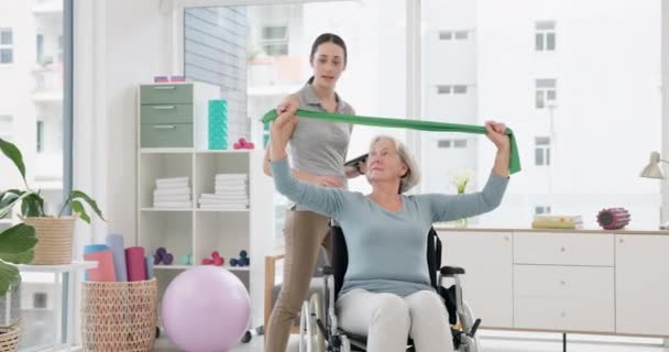 Старшая Женщина Инвалидностью Физиотерапия Растяжка Полосы Реабилитации Физических Упражнений Оценки — стоковое видео