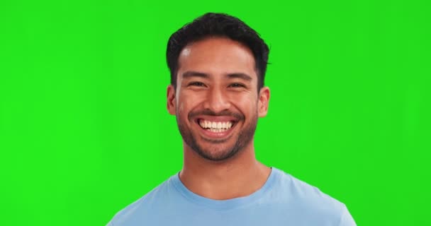Feliz Sorriso Homem Estúdio Com Tela Verde Com Uma Roupa — Vídeo de Stock