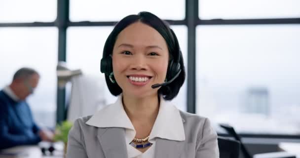 Glad Asiatiske Kvinde Ansigt Callcenter Rådgivning Med Hovedtelefoner Til Kundeservice – Stock-video