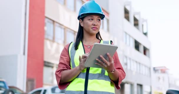 Construction Woman Check Tablet Architecture Engineer Project Outdoor Building Maintenance — Stock Video
