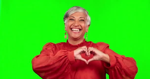 绿色屏幕和老年妇女与心脏的迹象 支持和积极的心态在工作室背景 代表爱情 团结和动力的画像 老太太和女性 — 图库视频影像