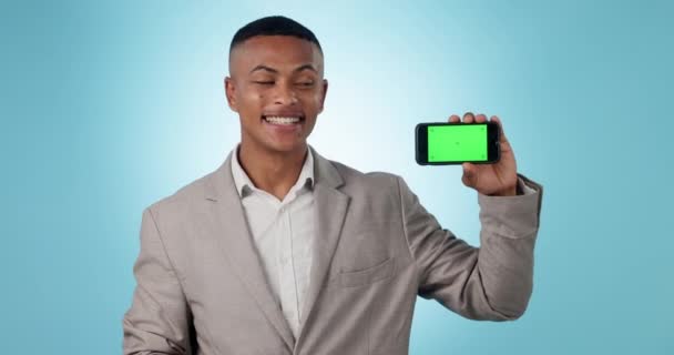 Schermo Verde Telefono Sorriso Uomo Affari Con Sconto Vendite Online — Video Stock