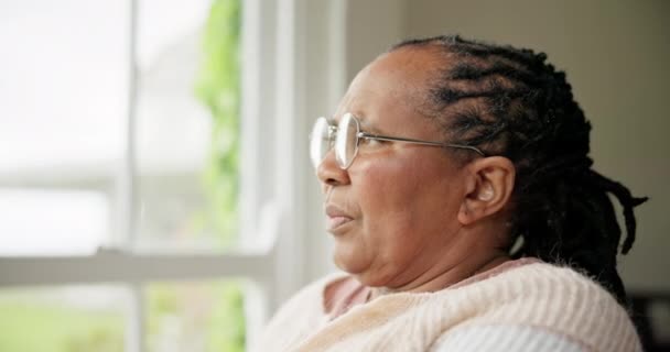 Olgun Bir Kadın Emeklilik Endişesi Stres Gelecek Için Endişe Siyahi — Stok video