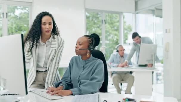 Üzletasszonyok Mentor Beszélgetés Call Center Coaching Afrikai Női Vezető Kapcsolatot — Stock videók