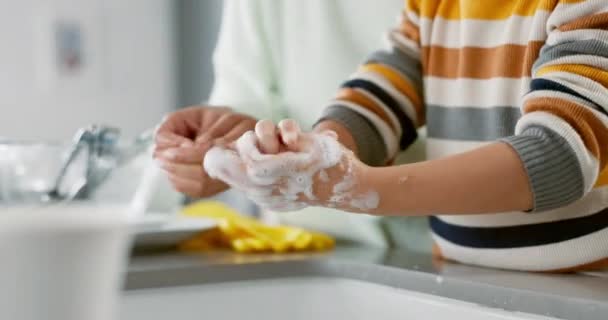 Espuma Lavado Manos Con Mamá Niño Para Higiene Cocina Para — Vídeos de Stock