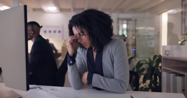 Stress Nuit Maux Tête Avec Femme Affaires Bureau Pour Anxiété — Video