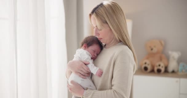 Schlafen Liebe Und Mutter Mit Baby Hause Für Bindung Beziehung — Stockvideo
