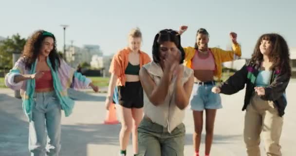 Χορεύτρια Πάρκο Άτομα Που Χορεύουν Μόδα Hip Hop Δροσερό Κλοπιμαία — Αρχείο Βίντεο