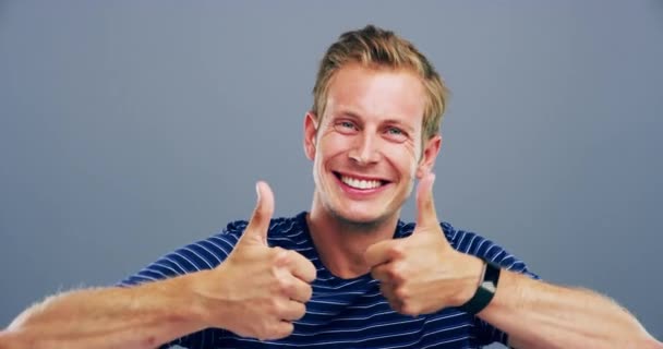 Hombre Feliz Cara Pulgares Hacia Arriba Para Ganar Buen Trabajo — Vídeos de Stock