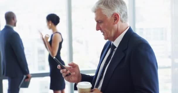 Kontor Eller Ansigt Boss Med Telefon Sociale Medier Online Post – Stock-video