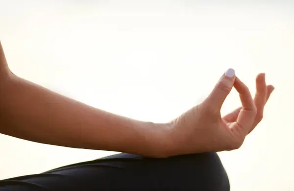 Detailní Záběr Žena Ruka Pro Jógu Meditací Pro Wellness Zdraví — Stock fotografie