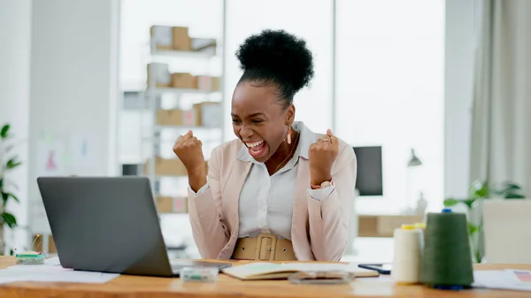 Happy Black Woman Laptop Fist Pump Winning Celebration Promotion Bonus — Stock Photo, Image