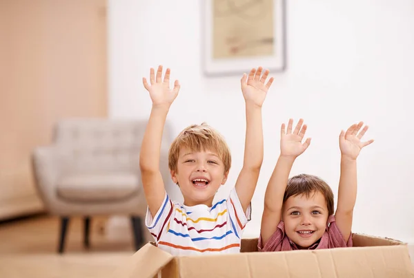 Lets Give Mom Best Present Two Young Brothers Raising Arms — Stock Photo, Image