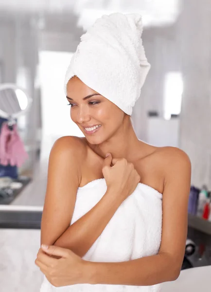 Close Feminine Gets Beautiful Young Woman Standing Bathroom Towel — Stock Photo, Image