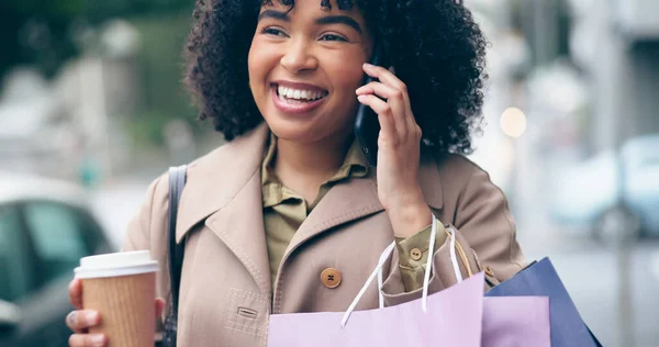 Телефонний Дзвінок Сумка Покупок Або Щаслива Жінка Місті Роздрібної Торгівлі — стокове фото