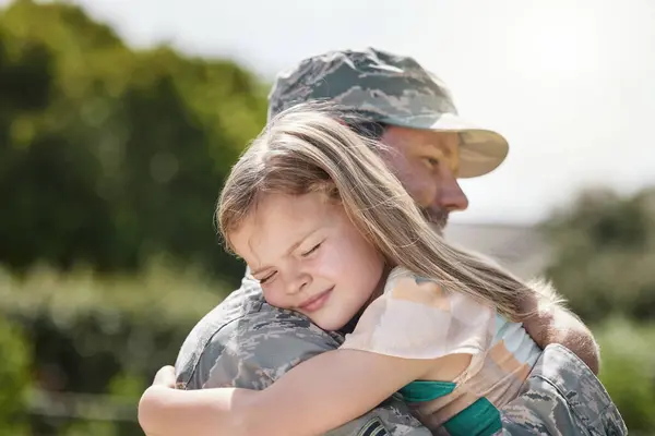 Famiglia Come Forza Esercito Padre Che Torna Dall Esercito Abbracciando — Foto Stock