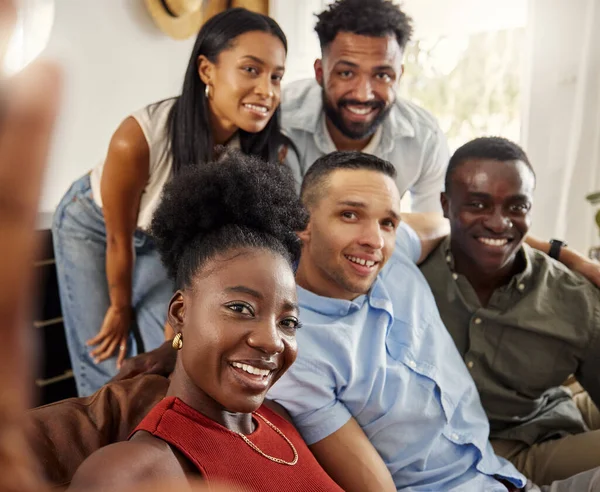 People Who Made Childhood Blast Woman Taking Selfie Group Friends — Stock Photo, Image