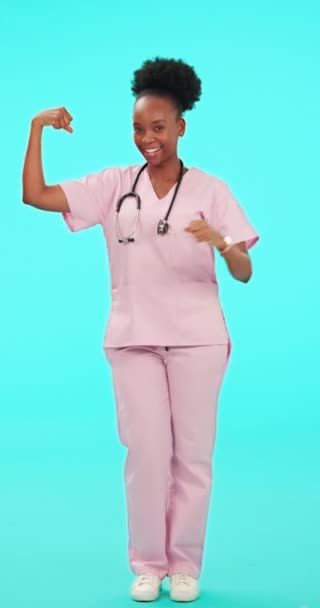 Black Woman Face Doctor Arm Flex Studio Strong Success Motivation — Stock Video