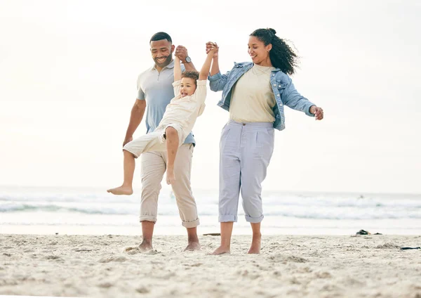 Beach Family Holding Hands Outdoor Travel Freedom Bond Nature Together — Stock Photo, Image