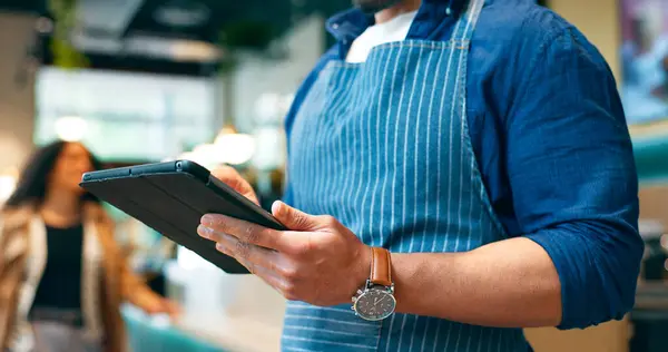 Proprietário Negócio Mãos Tablet Para Café Restaurante Marketing Gestão Line — Fotografia de Stock
