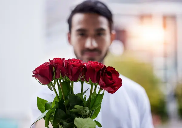 Love Giving Man Bouquet Roses Date Romance Hope Valentines Day — Stock Photo, Image