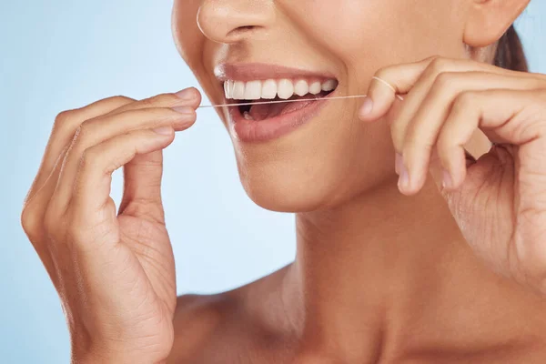 Zęby Nici Dentystyczne Kobieta Zębów Rąk Higieny Pielęgnacji Pielęgnacji Jamy — Zdjęcie stockowe